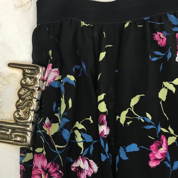 Torriid Black Floral Skirt Sz 1/2 (S06) - Picture 3 of 8
